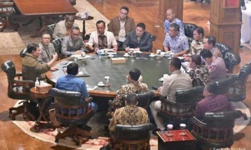 Dalam pertemuan di Hambalang, Prabowo mendapat laporan adanya peningkatan minat investasi asing