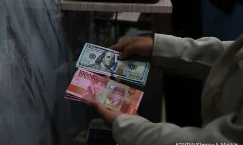 Rupee menguat namun masih rentan, lihat prakiraan hari ini, Senin (15/06)